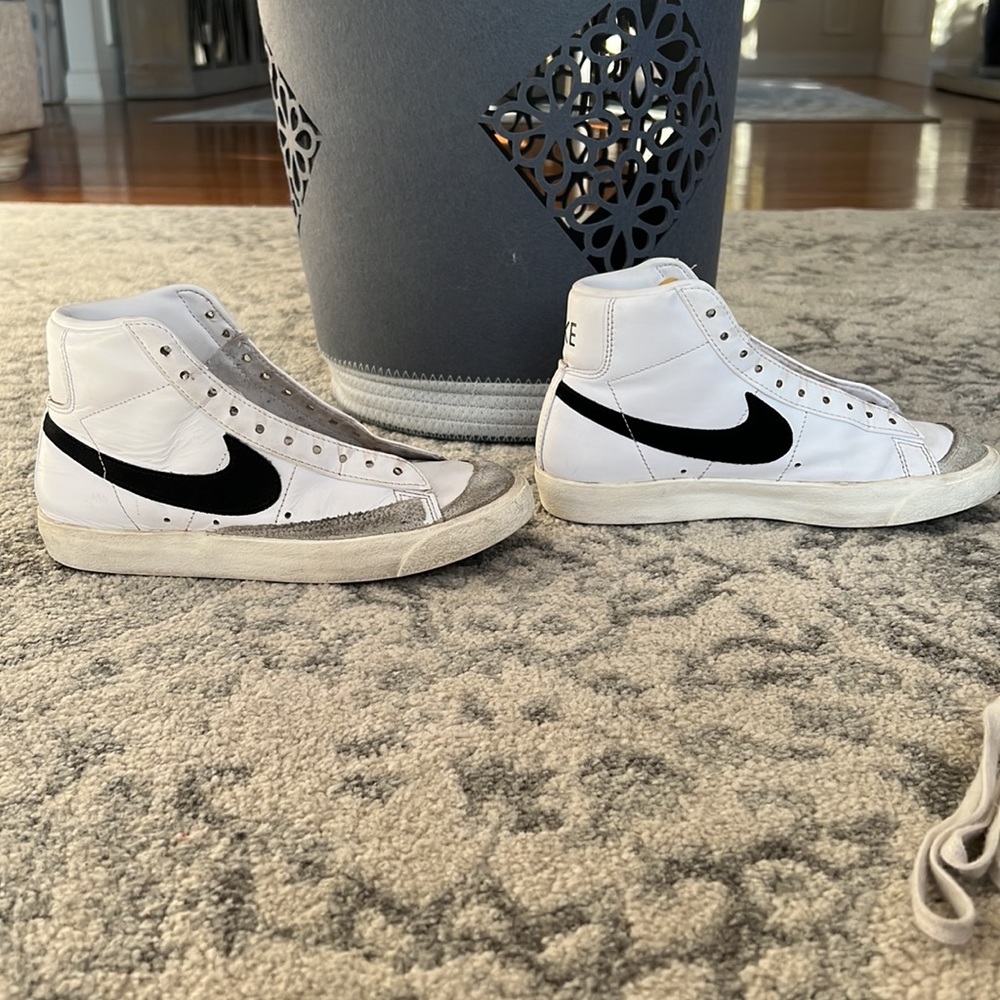 White Nike Blazers - Picture 5 of 6